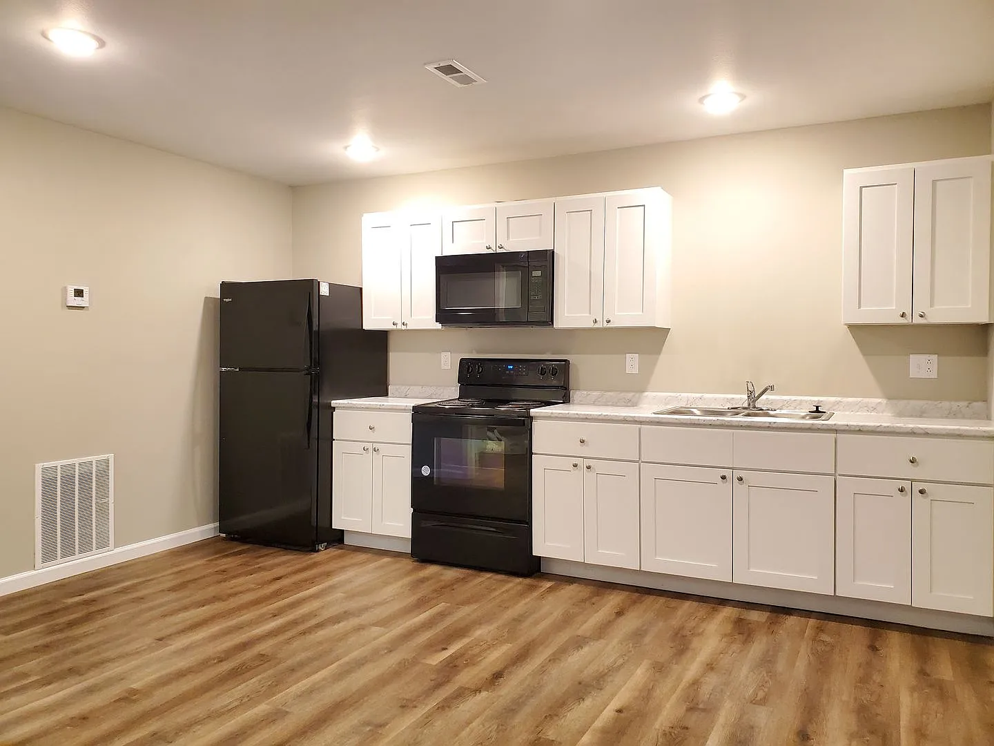 3 bedroom 1 bath apartment located in Jackson, MO — Photo 2