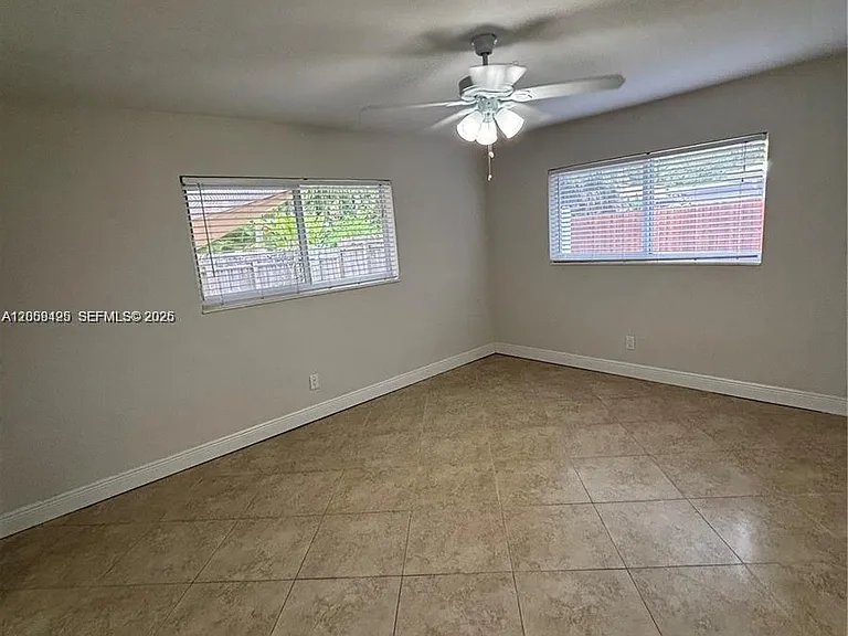 1061 NE 34th St #3 — Photo 6