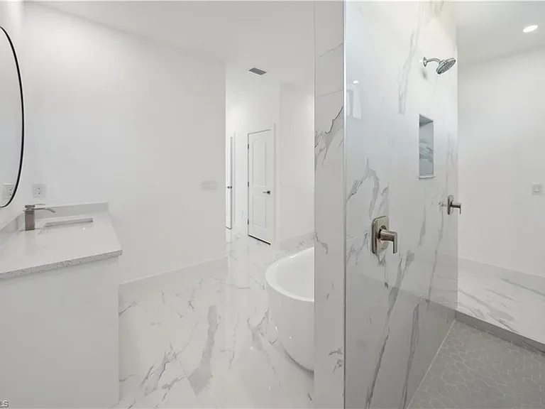 4309 NW 38th Ave — Photo 17