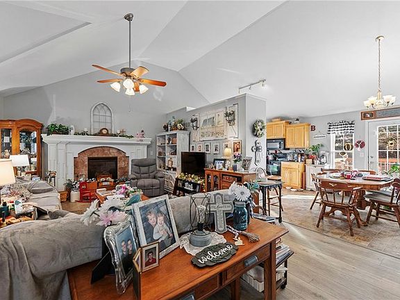 3rd image of 521 E 2nd St