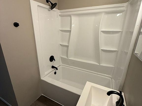 3rd image of 701 Dopp St APT 6