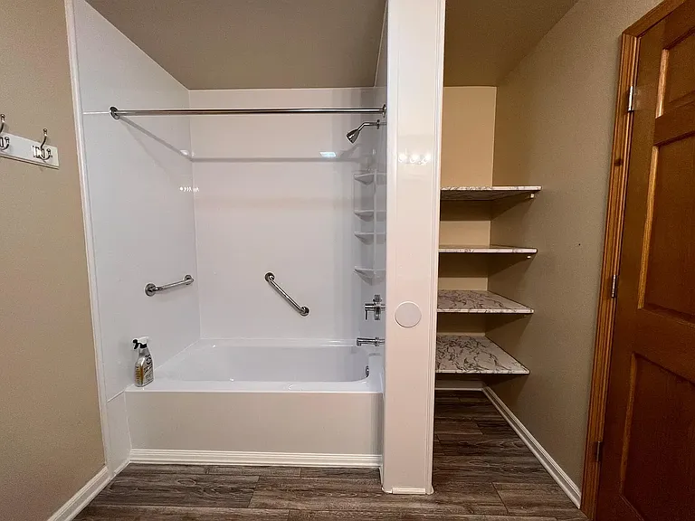 1010 Grove St — Photo 11
