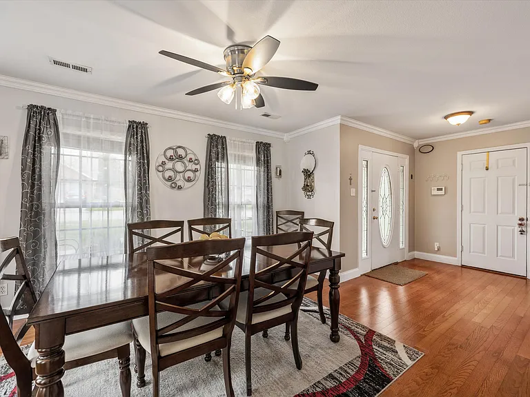 1110 Mercer Dr — Photo 2