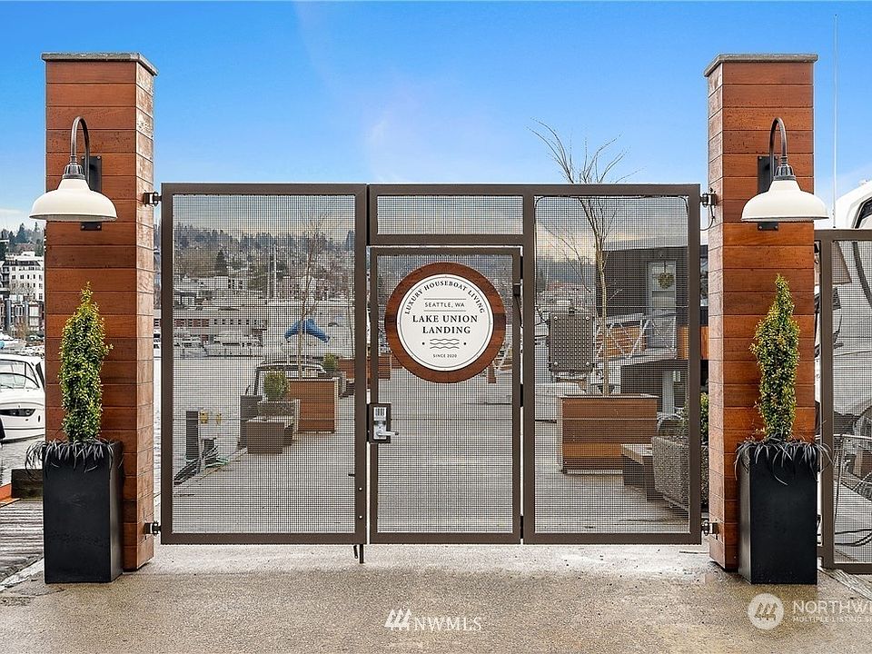 2nd image of 2309 N Northlake Way #2A