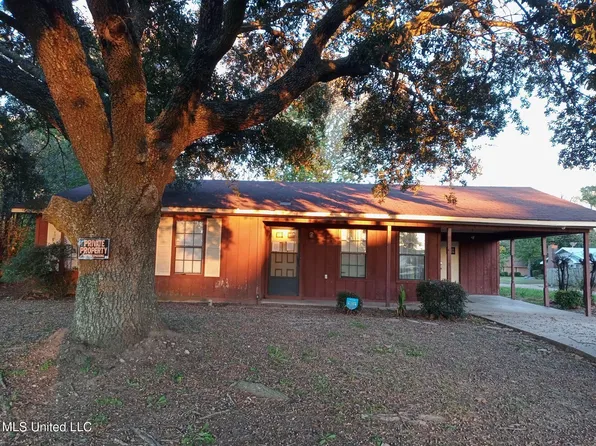 2404 W Clubview Cir, Yazoo City, MS 39194