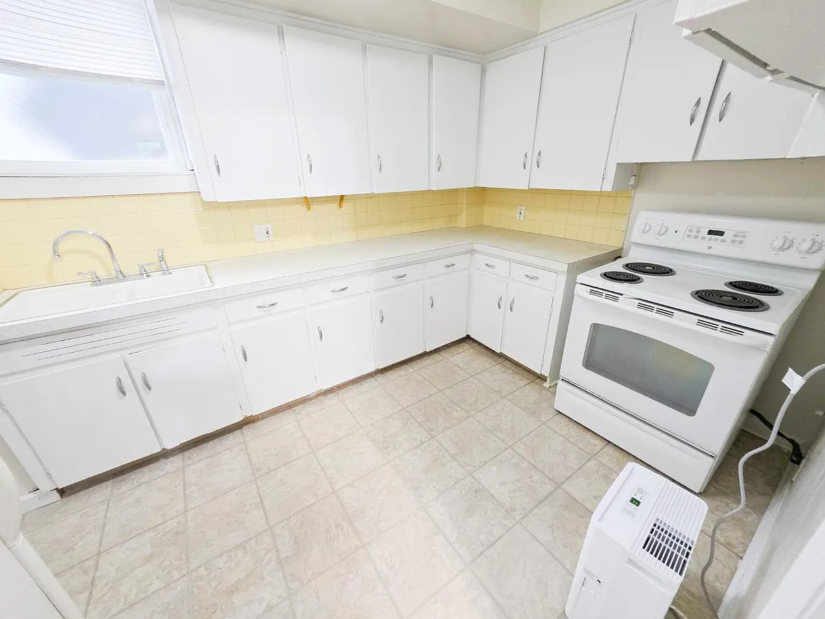 Unit Photo - 30 S Pershing Ave #5