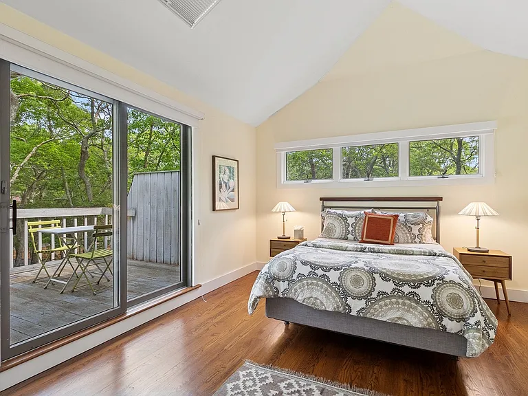 31 Montauk Ave — Photo 19