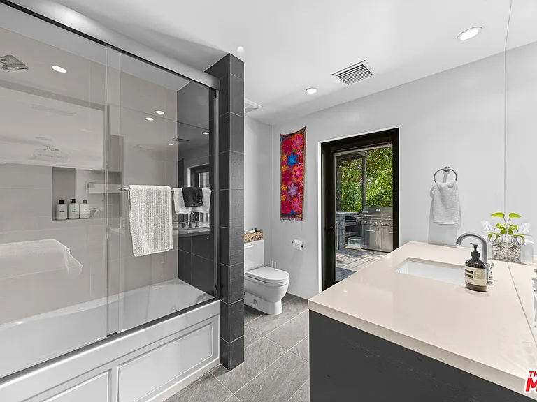 2300 Ronda Vista Dr — Photo 16