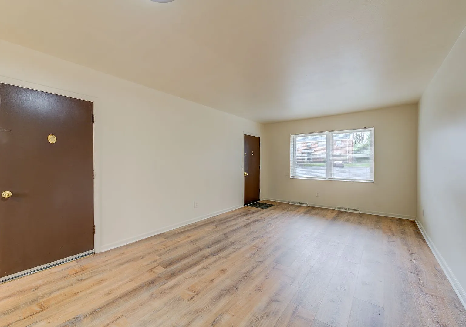 (483) 5830-44 Bermuda Rd — Photo 3