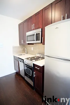 Rented by Link NY Realty | media 10