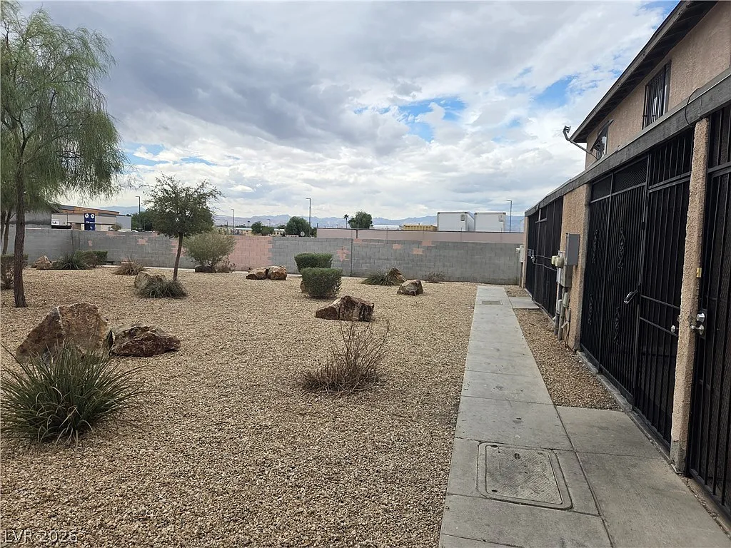 2 bed, 1.5 bath, 896 sqft, $1,200 — Photo 4