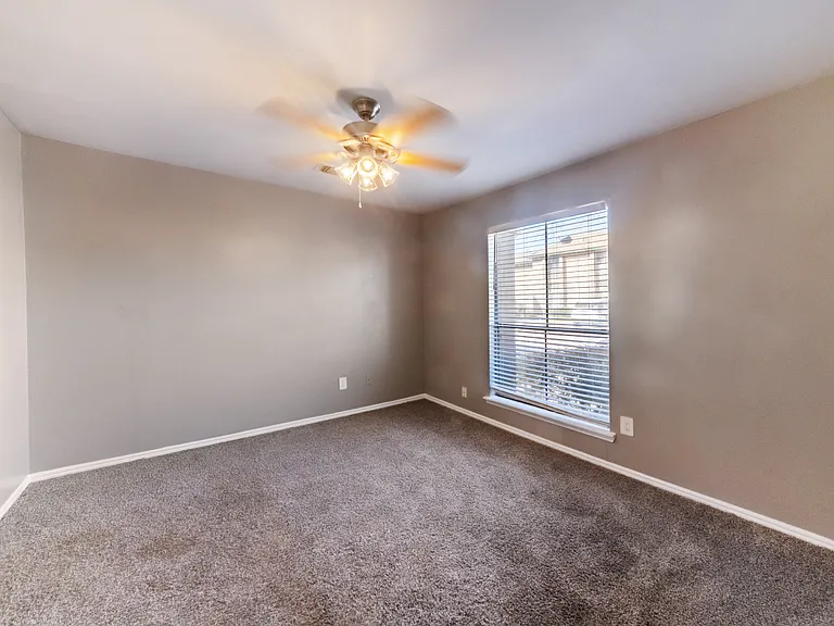 Spring Hill Village Apartments — Photo 32