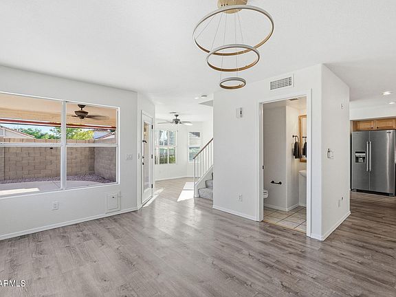 5th image of 1070 W LARK Drive