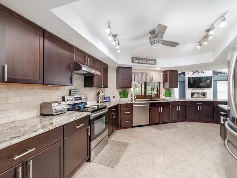 2906 Pine Club Dr — Photo 14