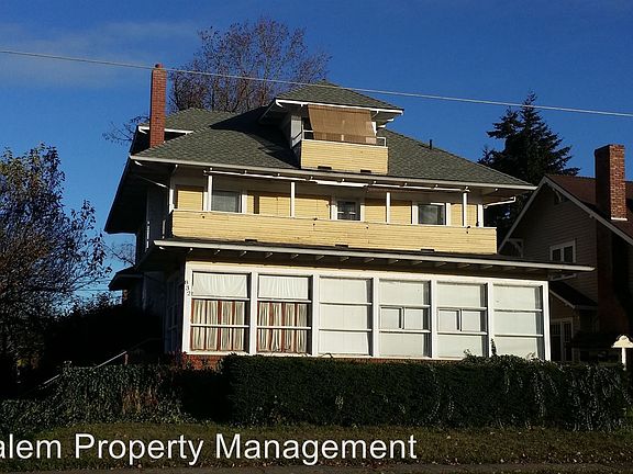 5th image of 832 NE Baker St APT 1