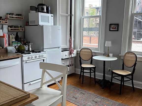 4th image of 2215 N Dayton St APT 2R