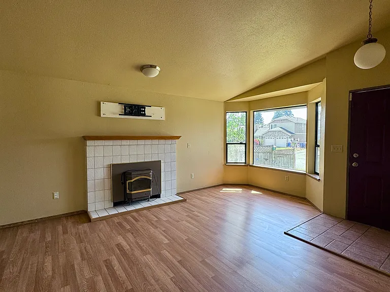 9323 S M St — Photo 3