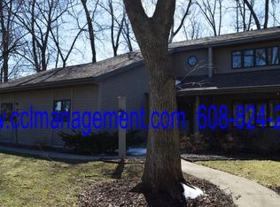 825 Timber Ridge Dr, Oregon, WI 53575