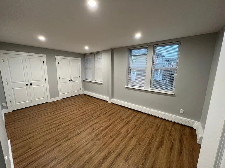 Double closet, large bedroom for a kingsize bed