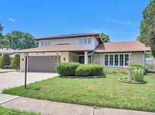 10408 S Alta Dr, Palos Hills, IL