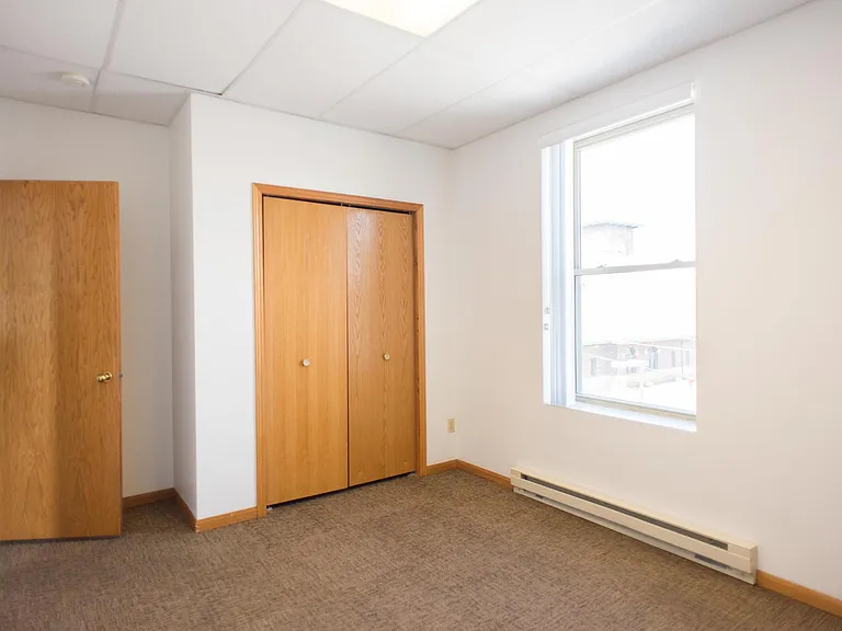 411 Broadway N #304 — Photo 8