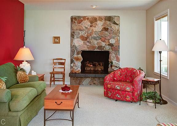 5th image of 883 S Lakeshore Dr