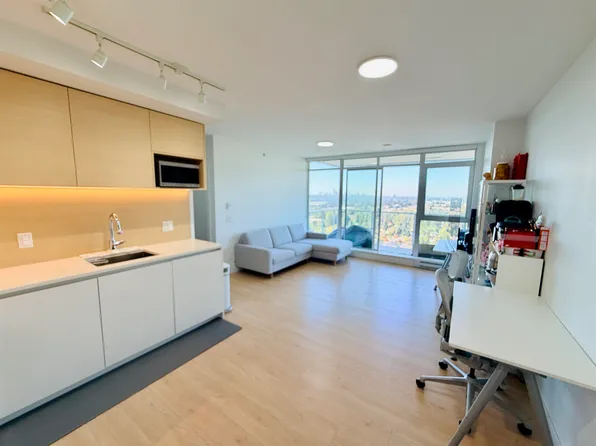 652 Whiting Way #1704, Coquitlam, BC V3J 7W9