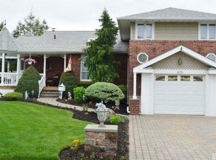 639 Kildare Cres, Seaford, NY 11783