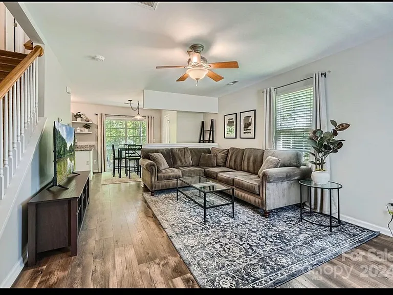 5424 River Falls Dr — Photo 3