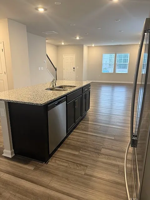 3 bed, 2.5 bath, 1685 sqft, $2,500 — Photo 2