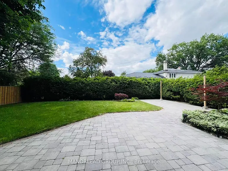 10 Greenyards Dr — Photo 49