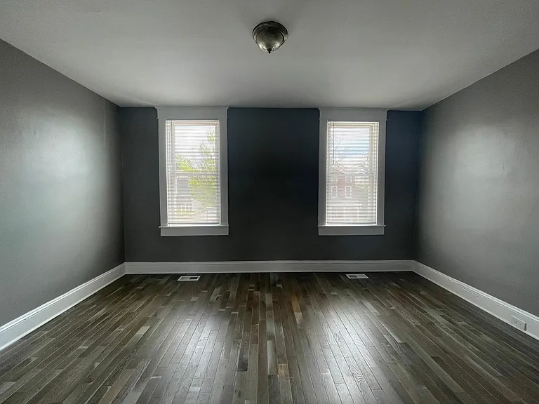 2516 Barclay St — Photo 9