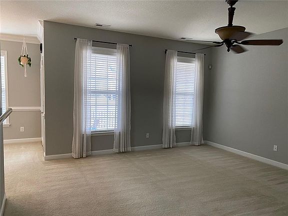4th image of 943 Long Beeches Ave