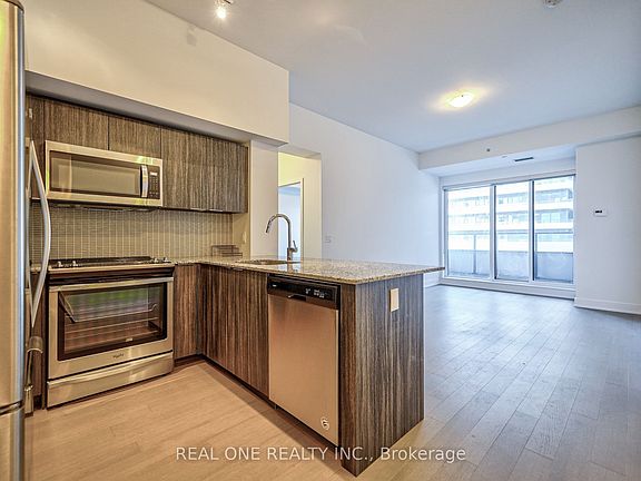 4th image of 30 Shore Breeze Dr #231