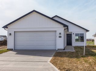 2207 Legacy Dr, Norwalk, IA 50211