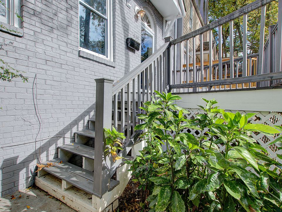 Front steps to deck and front door