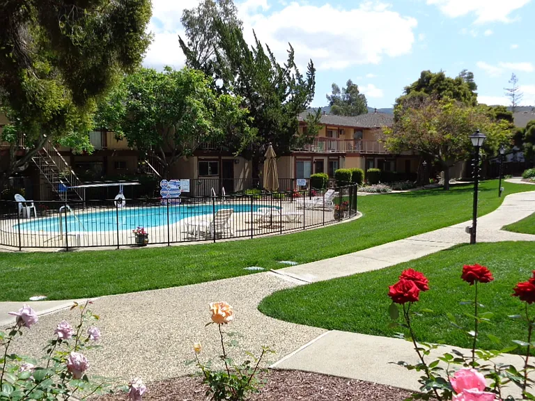 Mira Loma Apartments — Photo 25