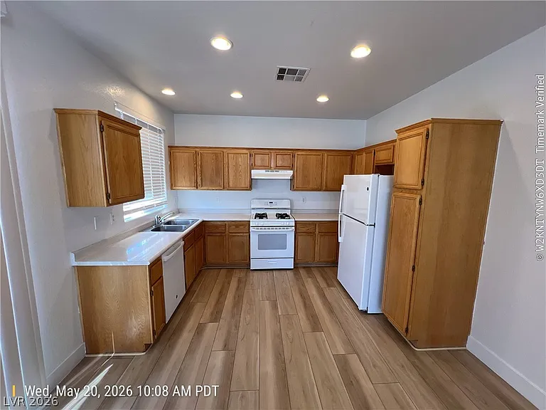 8027 Sapphire Cove Ave — Photo 7