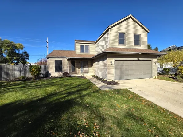 307 S Carriage Trl, McHenry, IL 60050