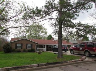 702 N F St, Hugo, OK 74743