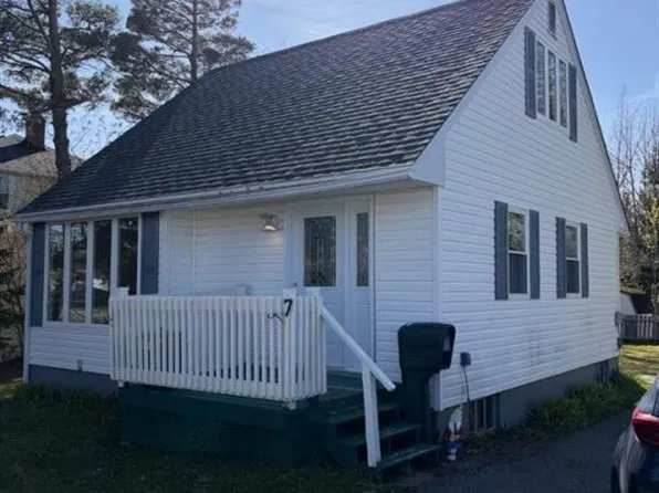 7 Medcalf Street, Gander, NL A1V1R9
