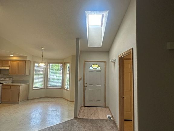 2nd image of 14002 NE 93rd St
