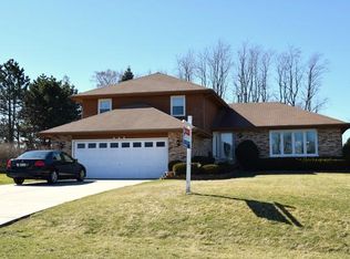 402 Bob O Link Dr, Bloomingdale, IL 60108