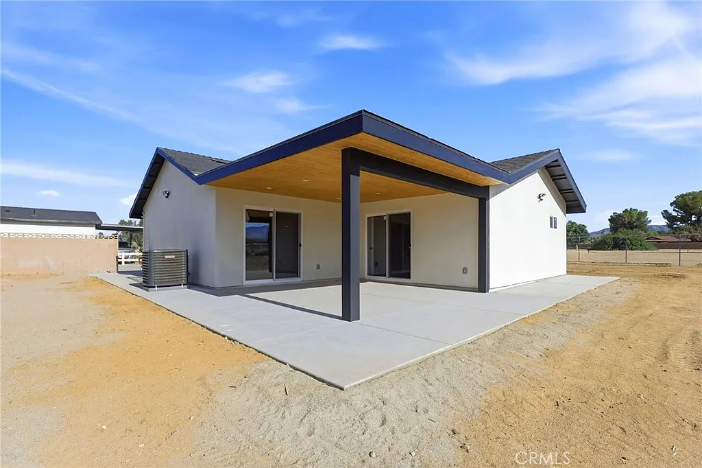 3 bed, 1200 sqft, $3,000 — Photo 2