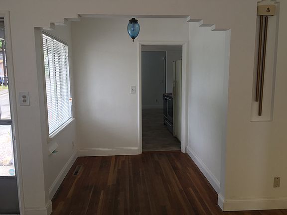 4th image of 304 Bryan Ave