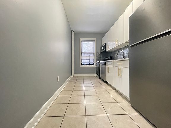 2nd image of 500 Baldwin Ave #4E