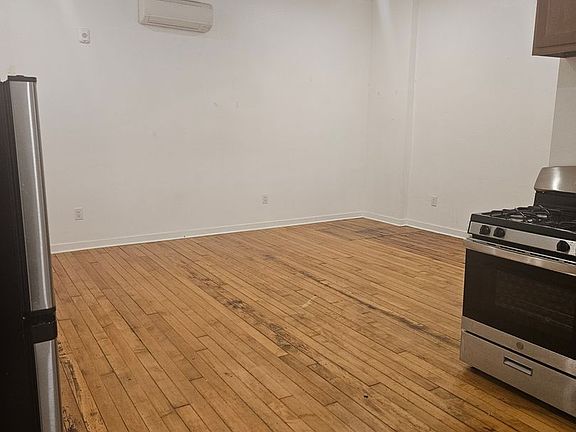 4th image of 2001 10th Ave #104