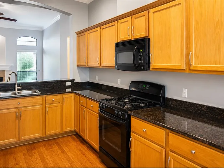 4202 Cedar Creek Ct — Photo 4