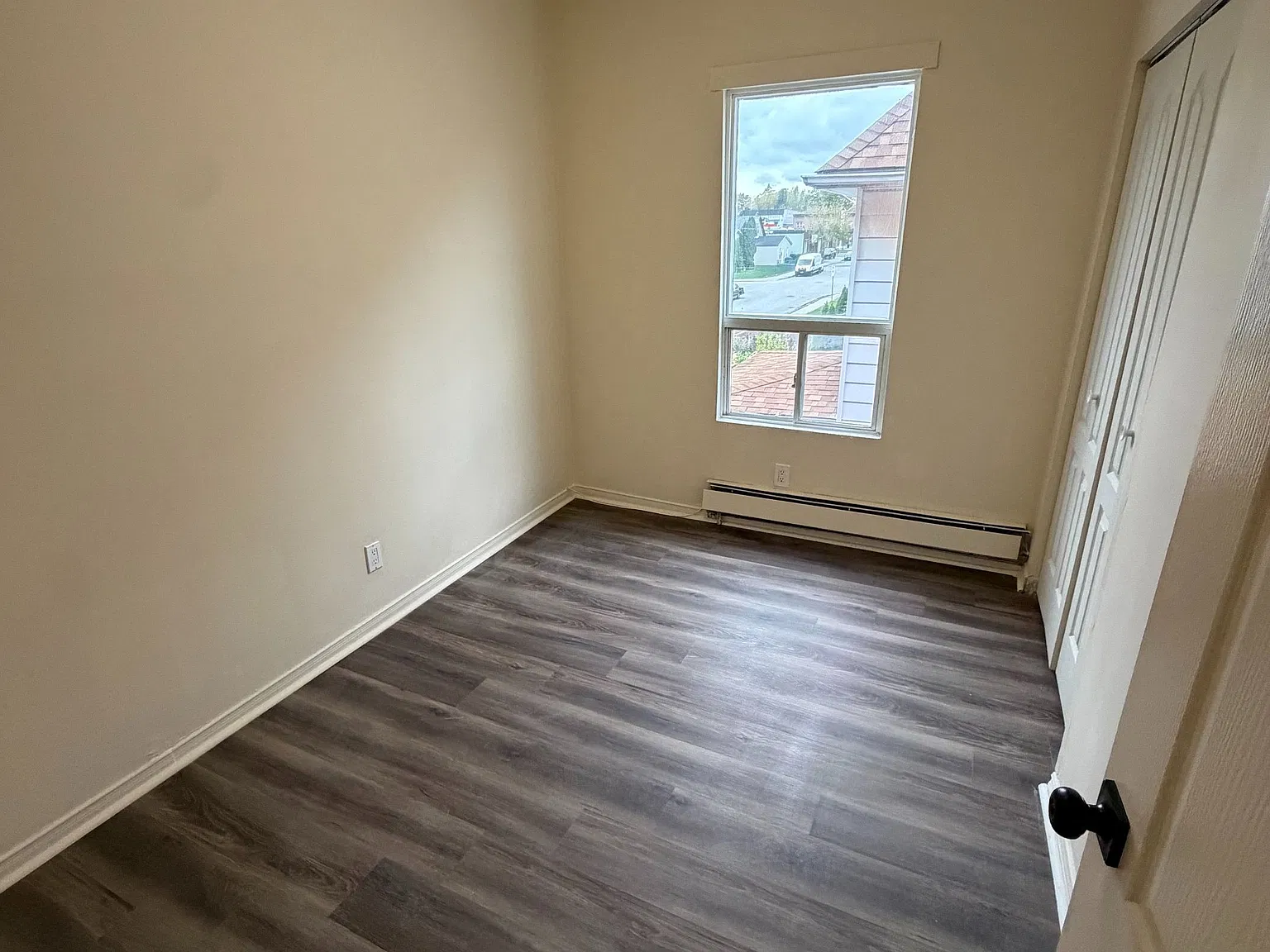 3 bed, $1,500 — Photo 3