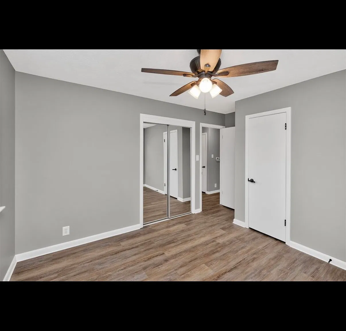 3 bed, 988 sqft, $1,800 — Photo 2